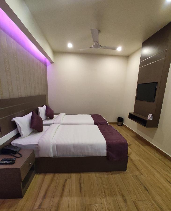 Hotel Lavender Infopark Kochi Extérieur photo