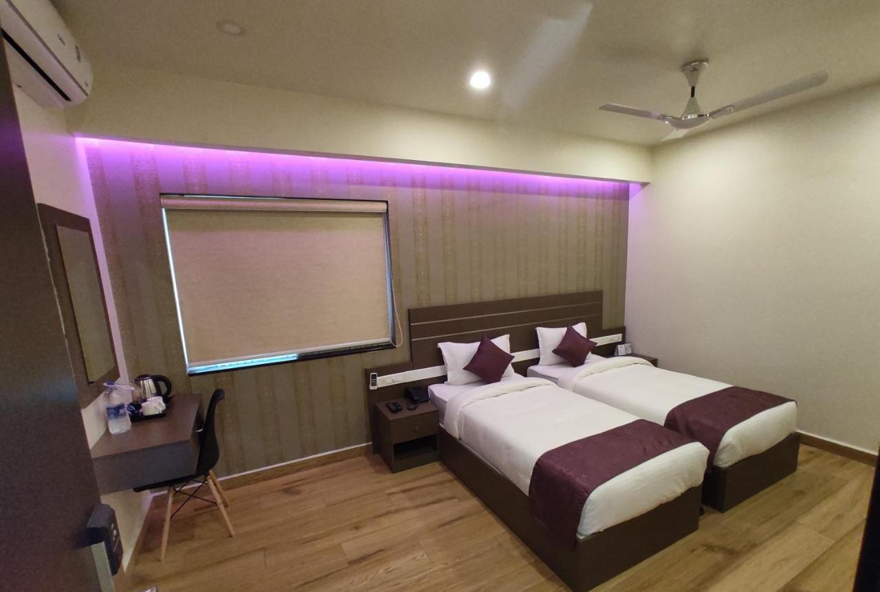 Hotel Lavender Infopark Kochi Extérieur photo