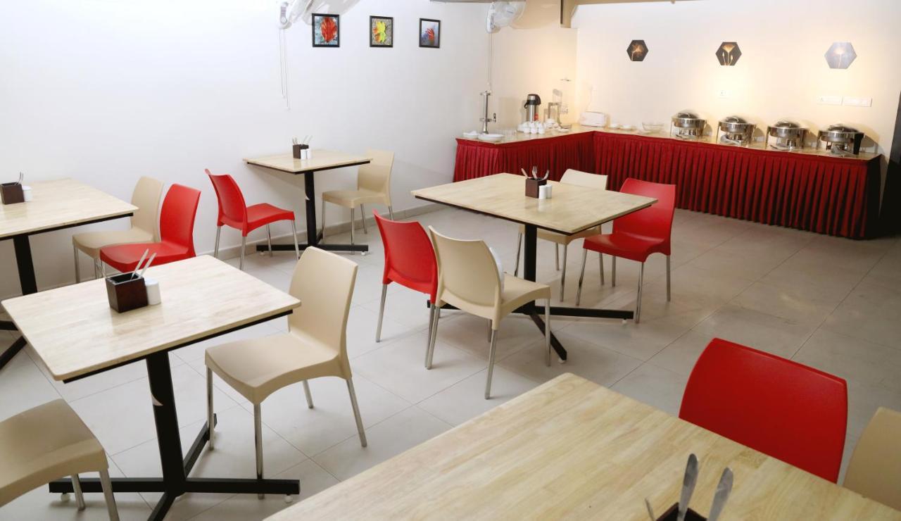 Hotel Lavender Infopark Kochi Extérieur photo